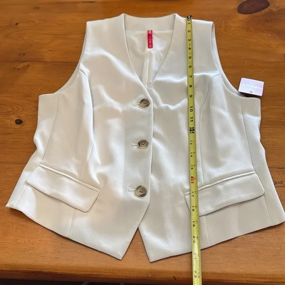 SPANX® Carefree Crepe Vest Top w/ No-Show Coverage. - Picture 13 of 14